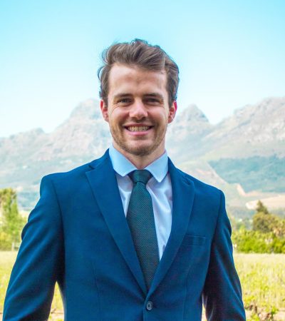 Andre Foto3 man in suit with tie
